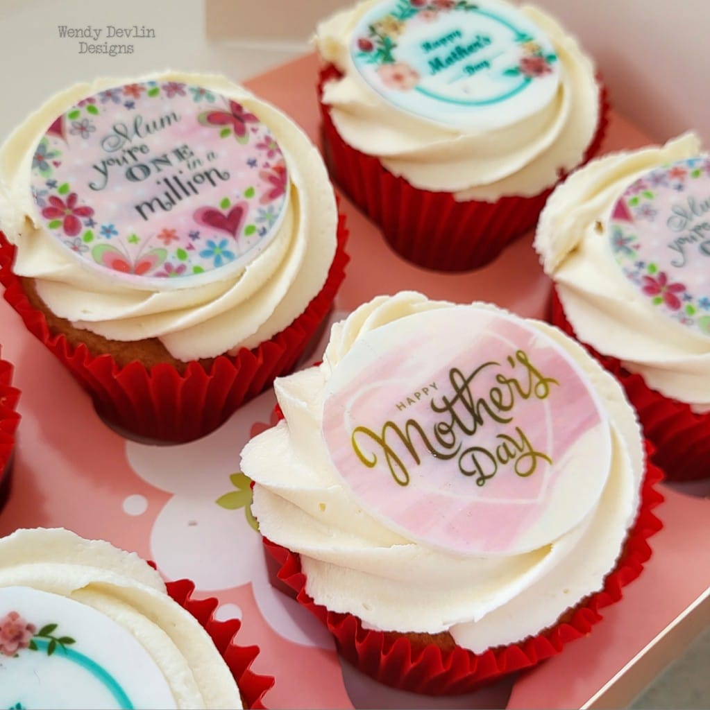 15 x Mother's Day cupcake toppers (5cm)